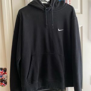 Mens black Nike hoodie.